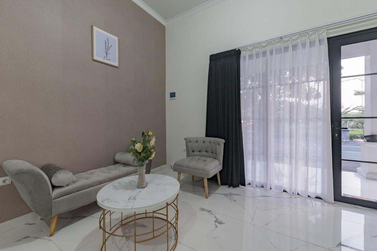 Urbanview Hotel Khayrizsan Tasikmalaya By Reddoorz Exterior foto